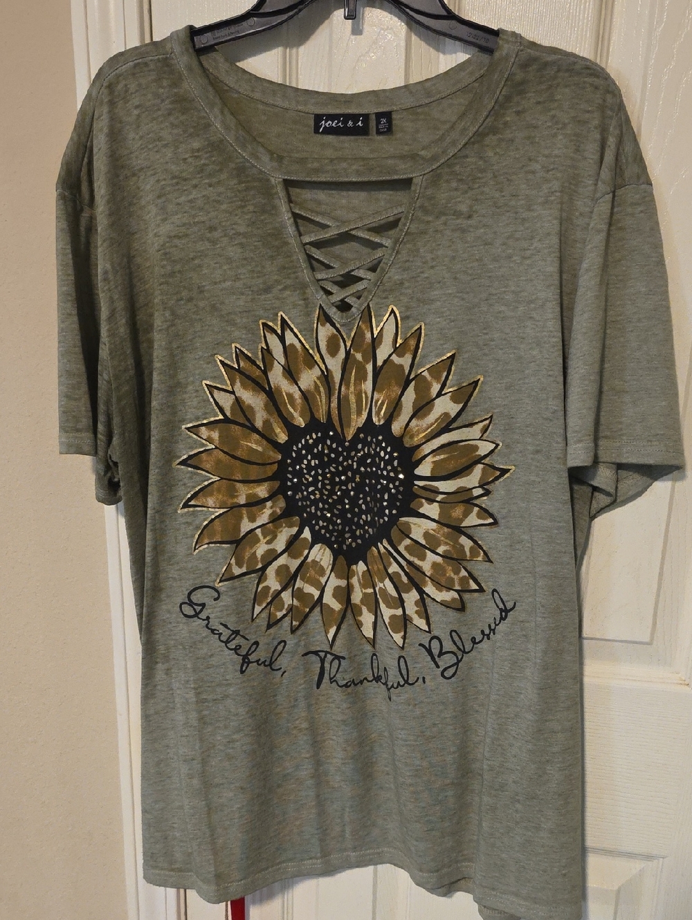 Super Cute, Joli & Me Olive Lace-Up Sunflower Short Sleeve Tee 55% Cotton 29 Ptp